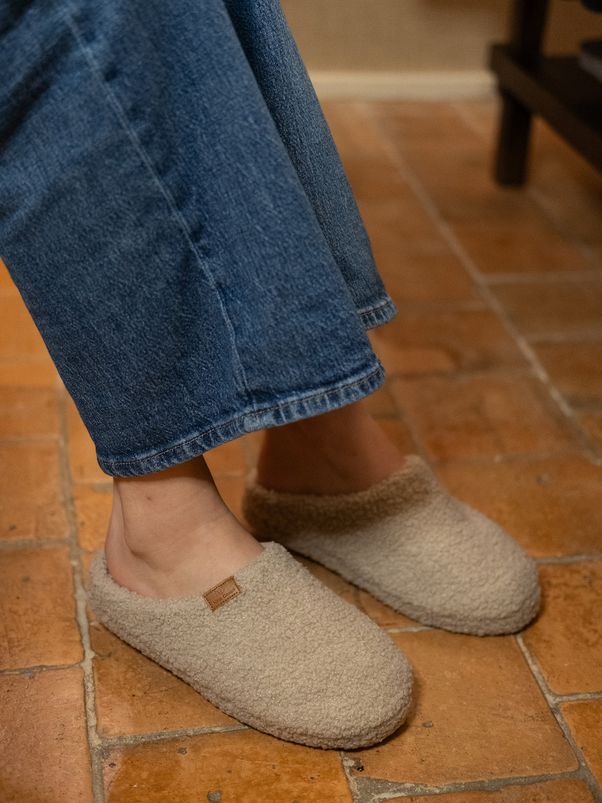 Chaussons mules beige effet sherpa - Nina Casari