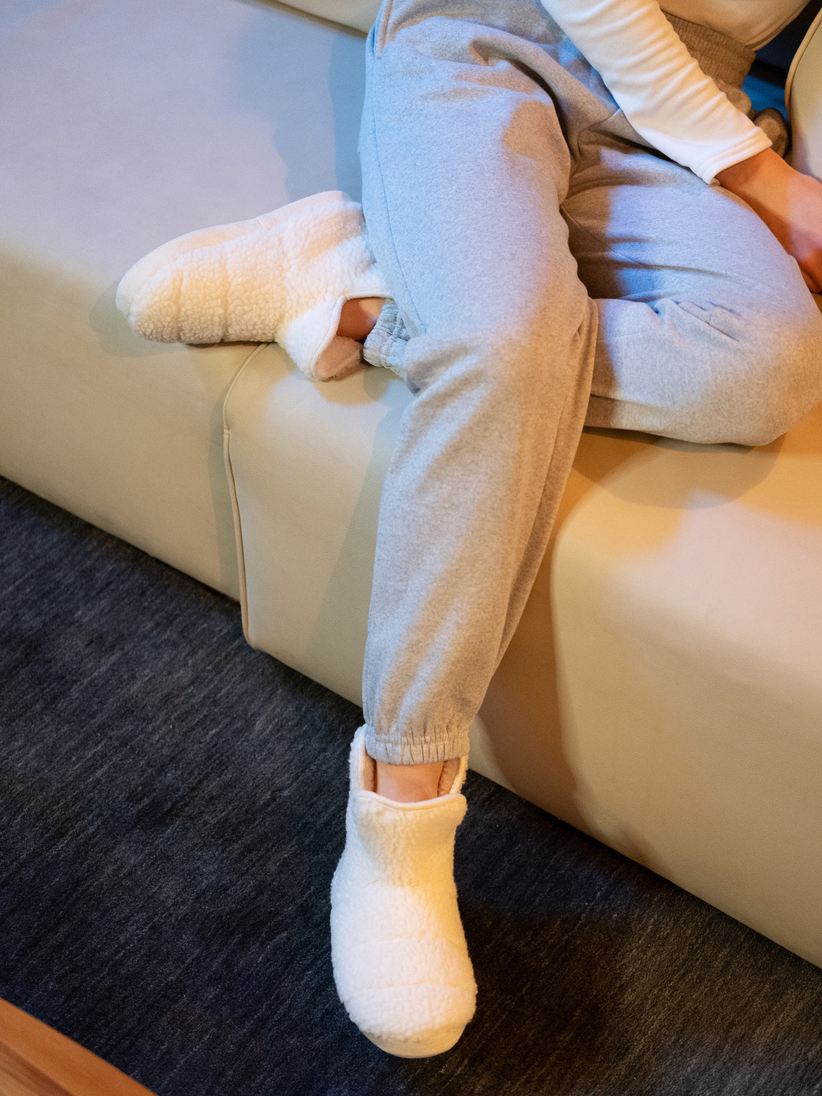Chaussons fermés beige effet sherpa - Nina Casari