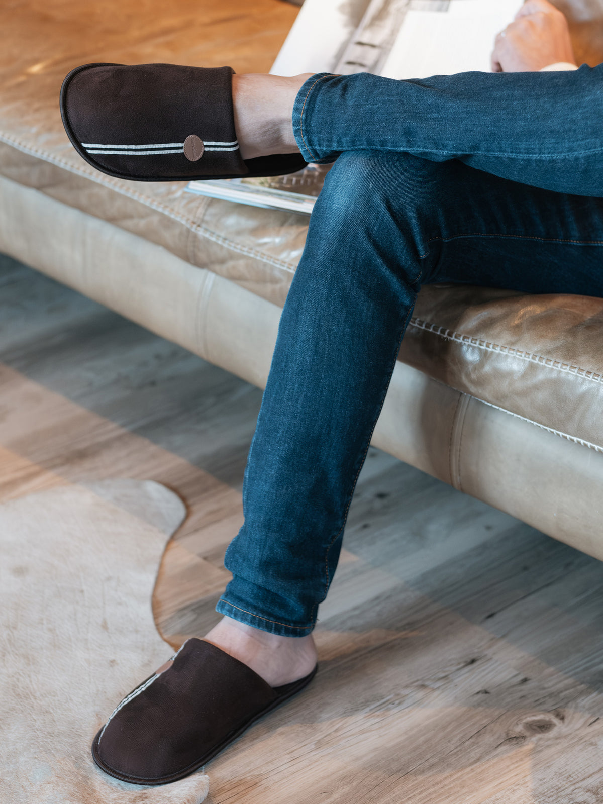 Chaussons mules marron effet suédine - Tom Smith